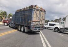 Bloquean transportistas 14 vías carreteras tras asesinato de líder de Amotac en Puebla
