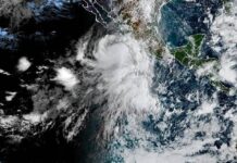 Huracán Rachel se intensifica a categoría 2 y genera lluvias muy fuertes en el Pacífico